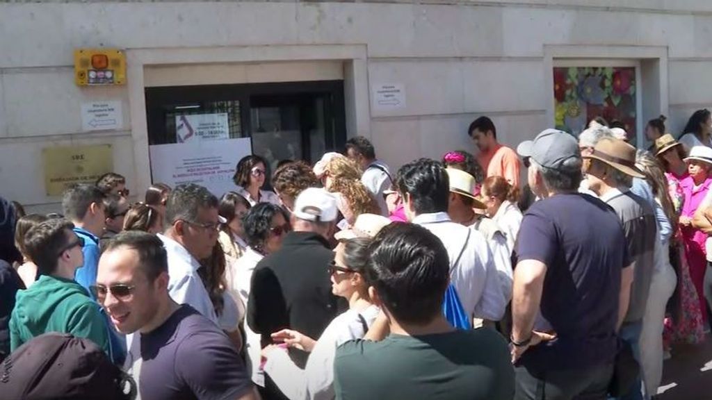 Los votantes mexicanos en las embajadas de España