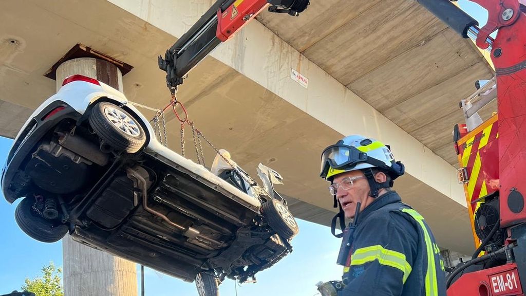 Muere un hombre de 43 años al chocar el vehículo que conducía contra el pilar de un puente en Madrid