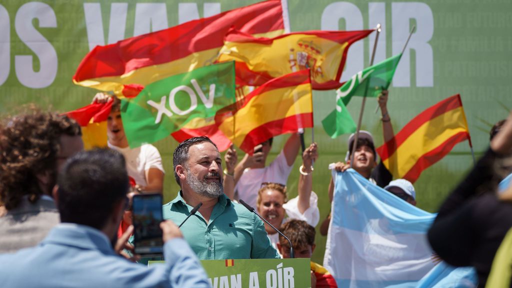 Santiago Abascal avisa al PSOE: "Que no den un paso más porque nos van a tener enfrente, físicamente si es necesario"