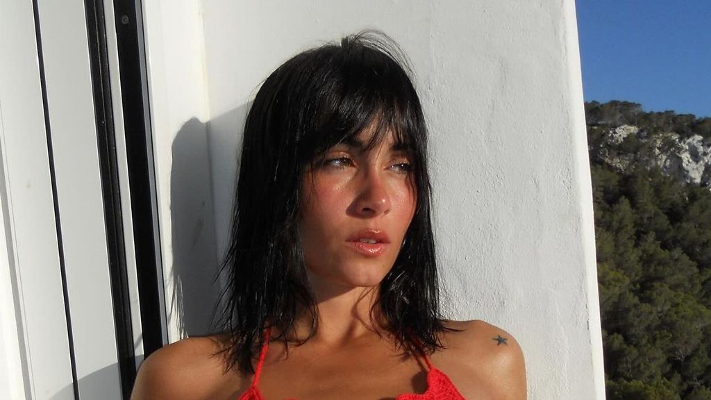 Aitana posando en bikini