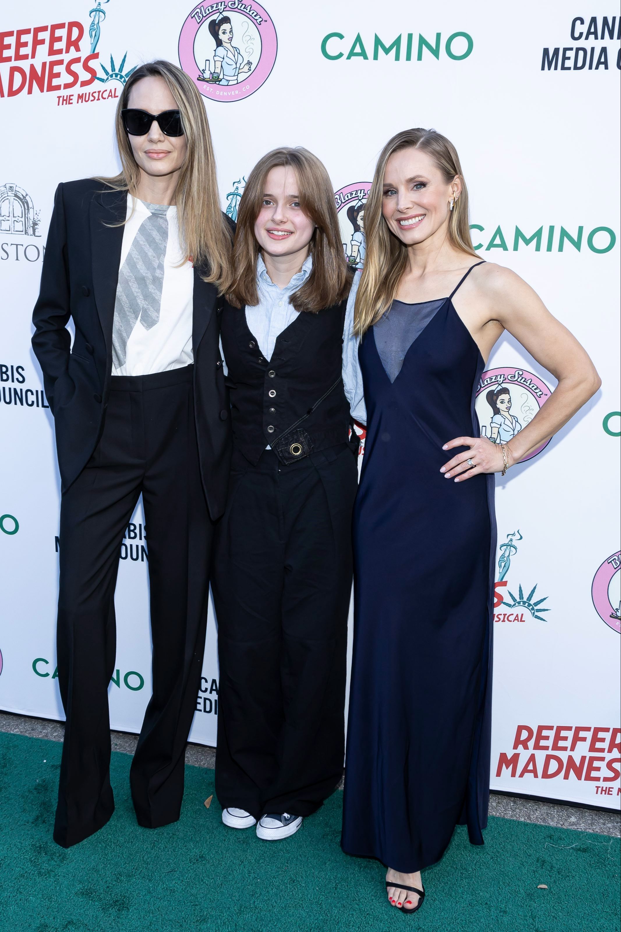 Angelina Jolie junto a su hija Vivenne en el estreno de 'Reefer Madness'