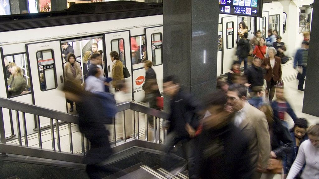 Apuñalan a un hombre tras defenderse de un robo en el metro de Barcelona
