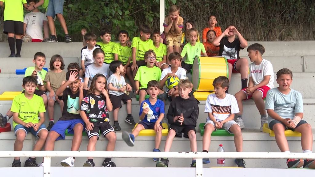 Las veteranas de Sant Feliu, de animar a sus hijos a jugar a fútbol