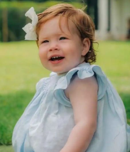 Lilibet Diana en una foto compartida por los duques por su primer cumpleaños.