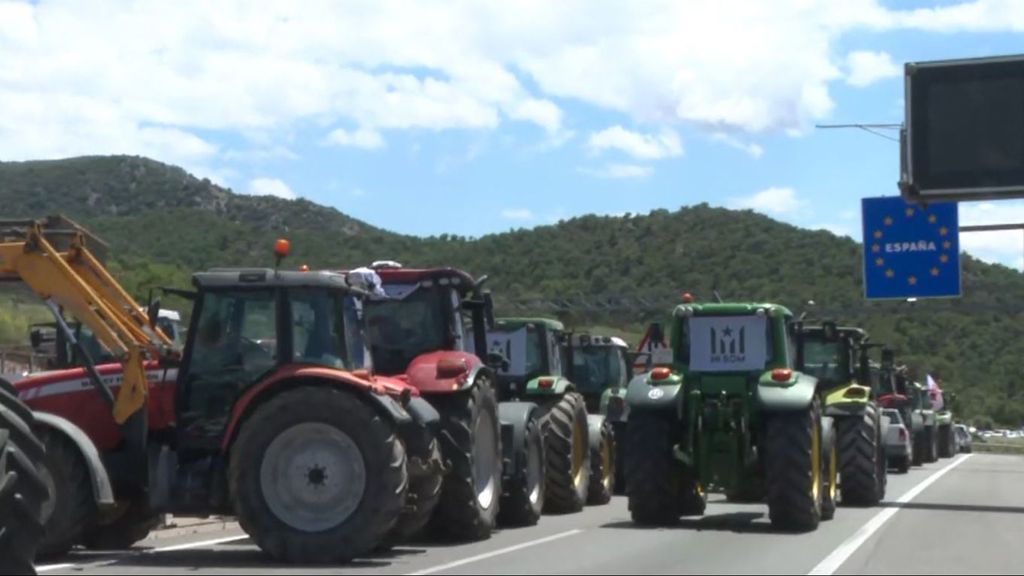 Los agricultores bloquean la frontera con Francia a las puertas de las elecciones europeas