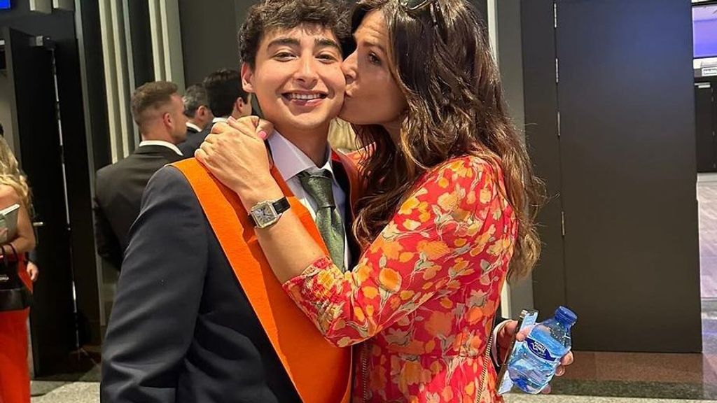 Nuria Roca y su hijo Juan