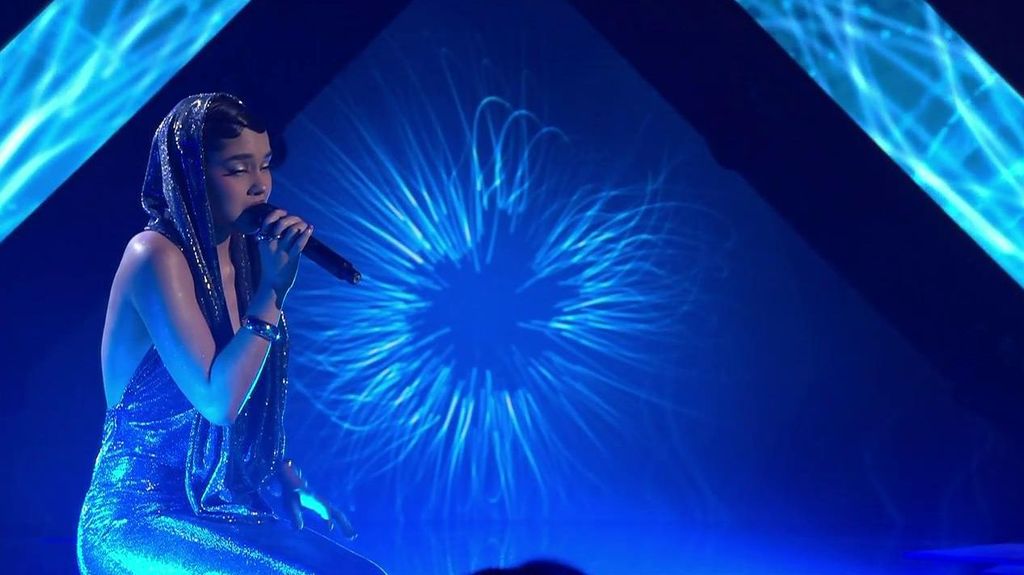 Aye Alfonso interpreta 'Se fue' de Laura Pausini en las segundas semifinales de 'Factor X'