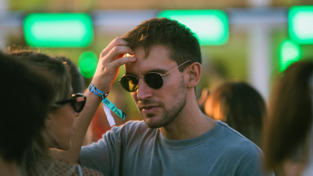 ¡Afronta el estrés térmico durante el festival con unas buenas gafas de sol!