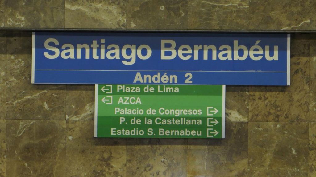 Agotan en media hora las antiguas señales de la estación de Santiago Bernabéu que puso a la venta Metro