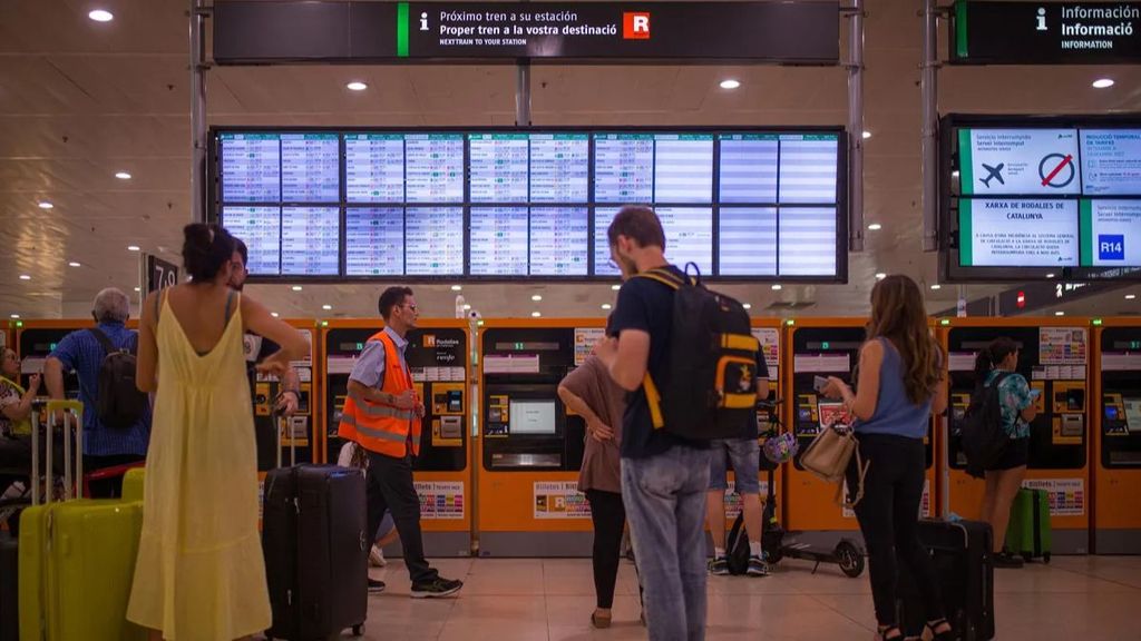 El Gobierno aprobará descuentos para jóvenes para viajar en autobús y tren por España y Europa