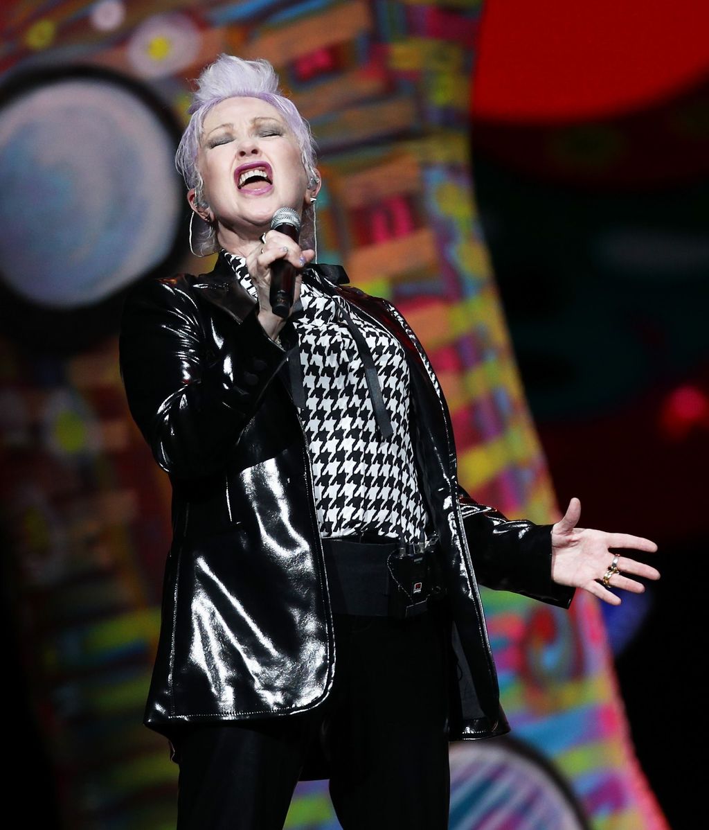 Enorme, Cyndi Lauper.