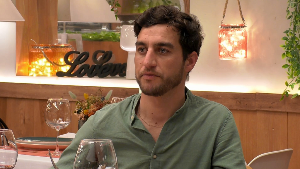 Pau sorprende a su cita de ‘First Dates’ al contar cómo es la relación con su perrita: “Cuando hablo con chicas, me monta”