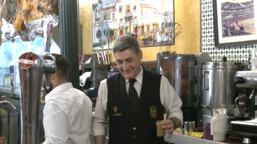Un bar sevillano solo contrata a mayores de 45 años: priorizan la experiencia a la juventud