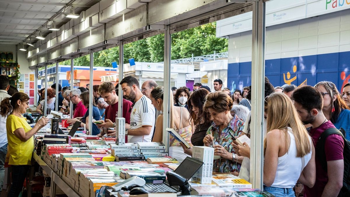 El escaparate de la Feria del Libro 2024 en Madrid, ¿qué libro compro?