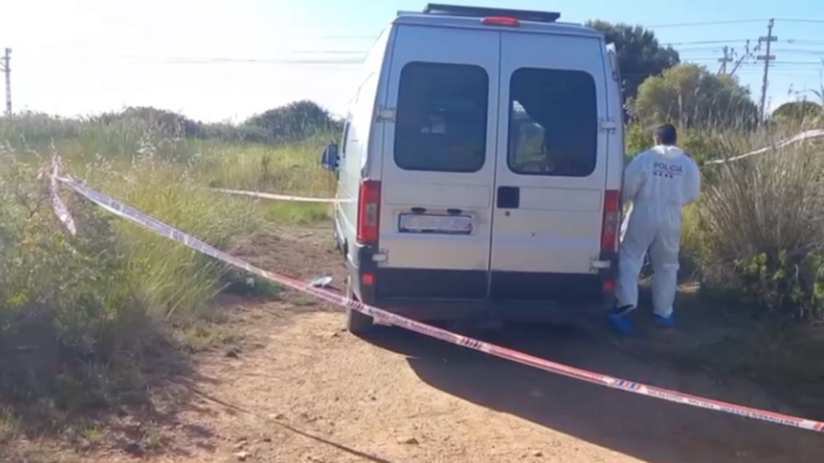 Encuentran un cadáver con signos de violencia en una furgoneta en Torredembarra, Tarragona