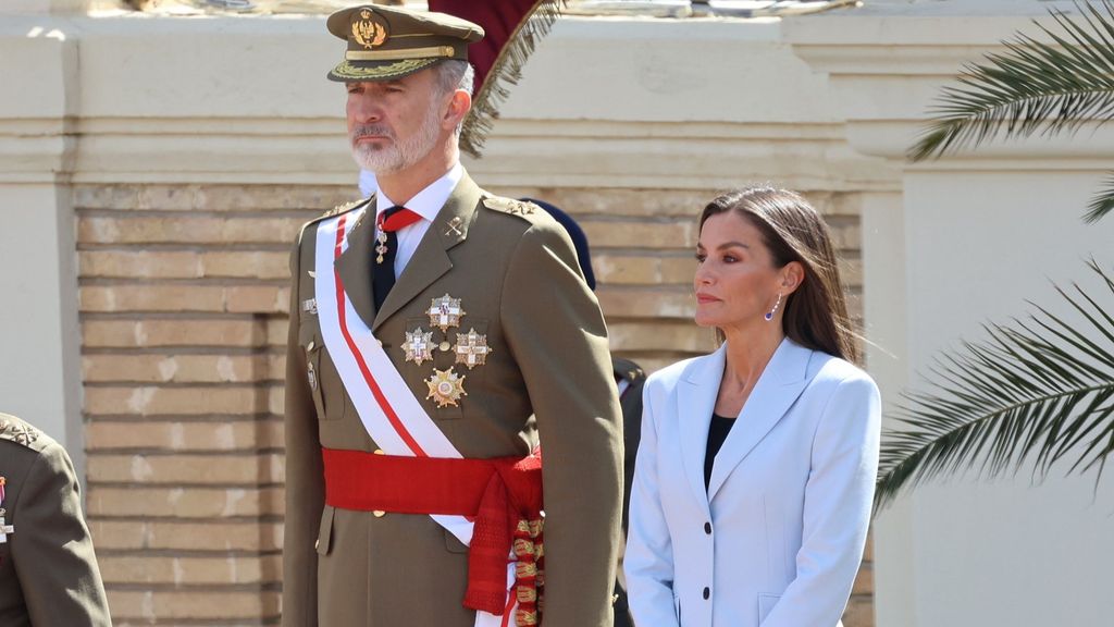 Felipe VI y Letizia en el 40 aniversario de la jura de bandera del rey en el Ejército de Tierra en la Academia General Militar de Zaragoza, el 4 de Mayo de 2024.