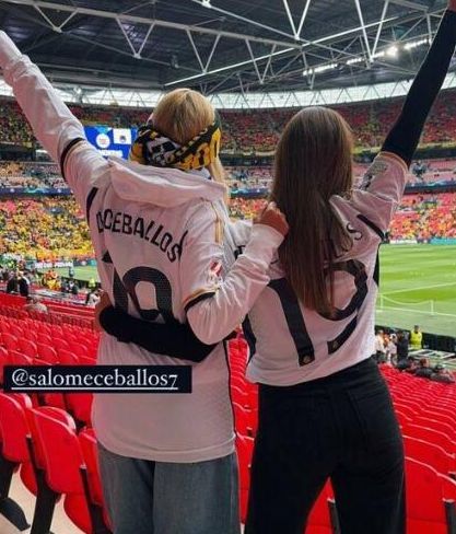 Luna Serrat junto a la hermana de Dani Ceballos (Instagram: @lunaserrat)