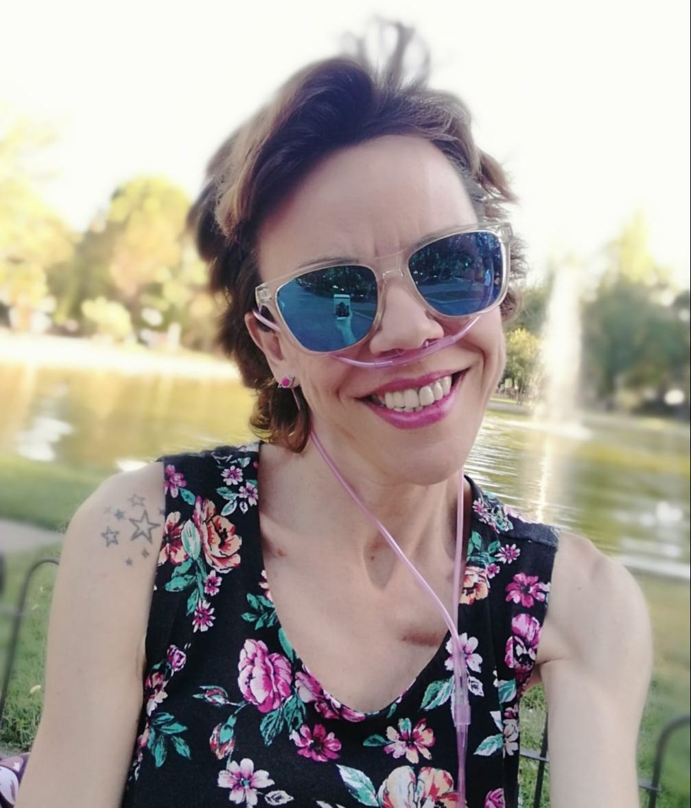 Yolanda con la mochila de oxígeno