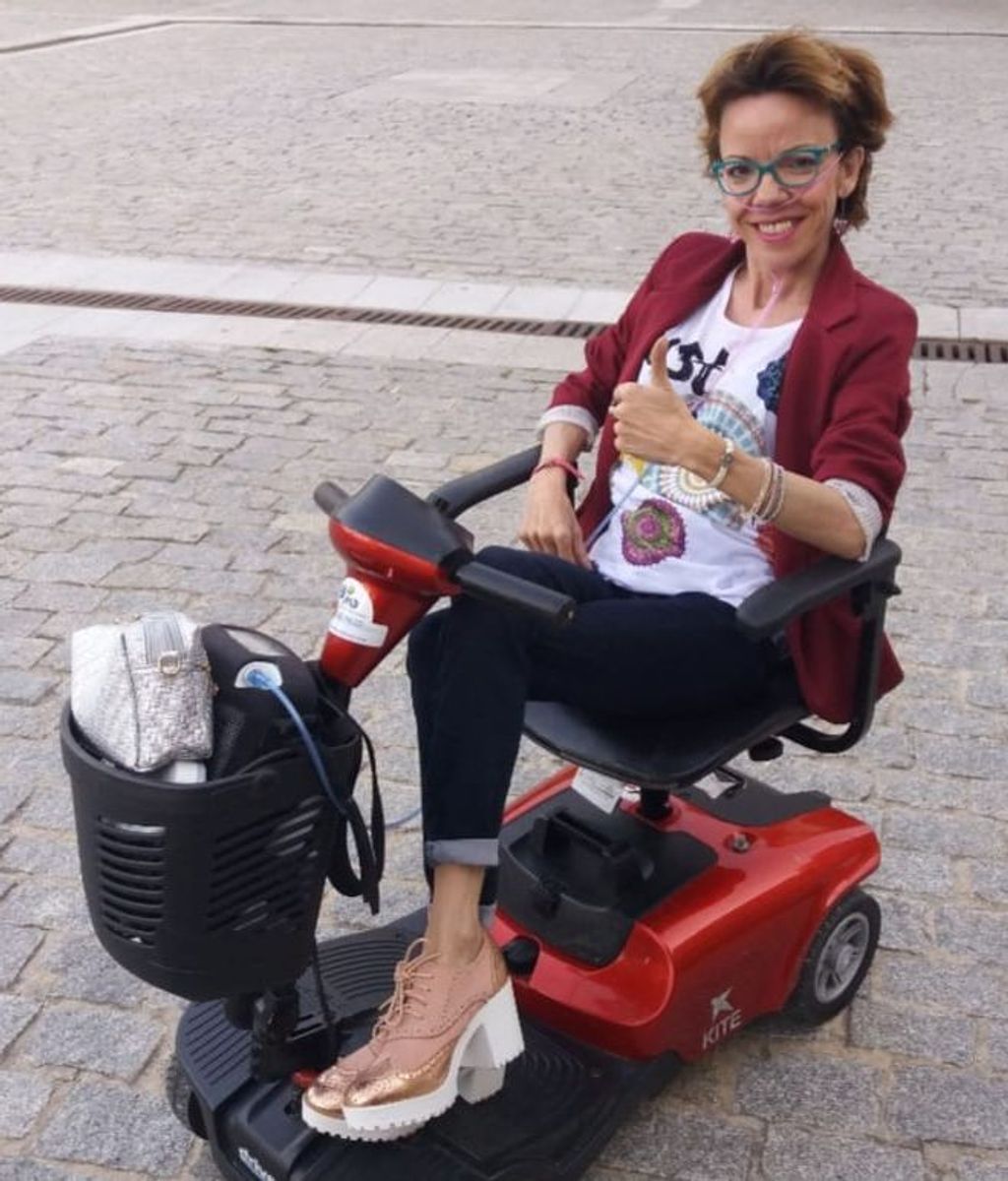 Yolanda sobre su scooter antes de ser trasplantada