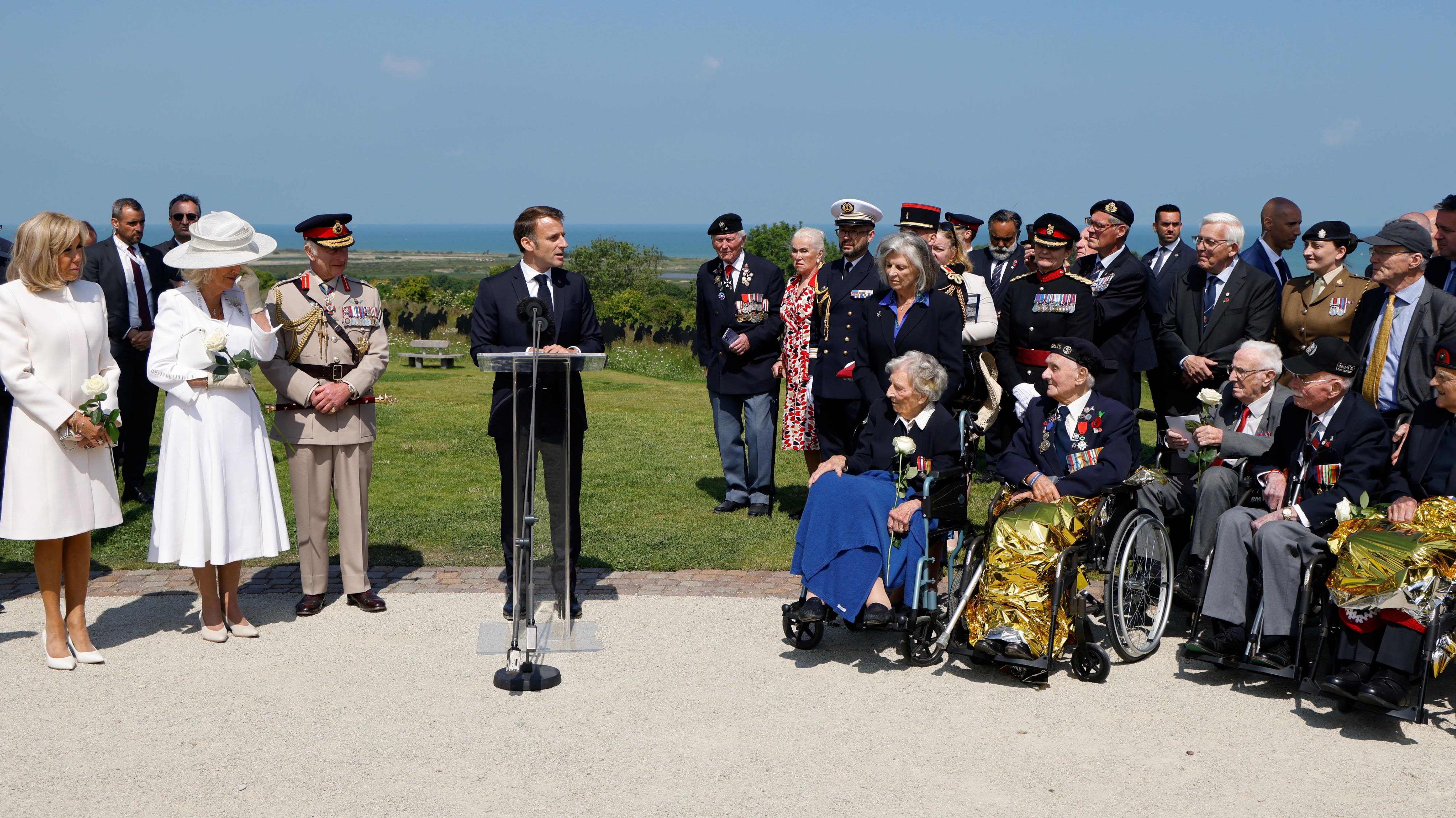 Christian Lamb, con Emmanuel Macron, el rey Carlos III y la reina Camila