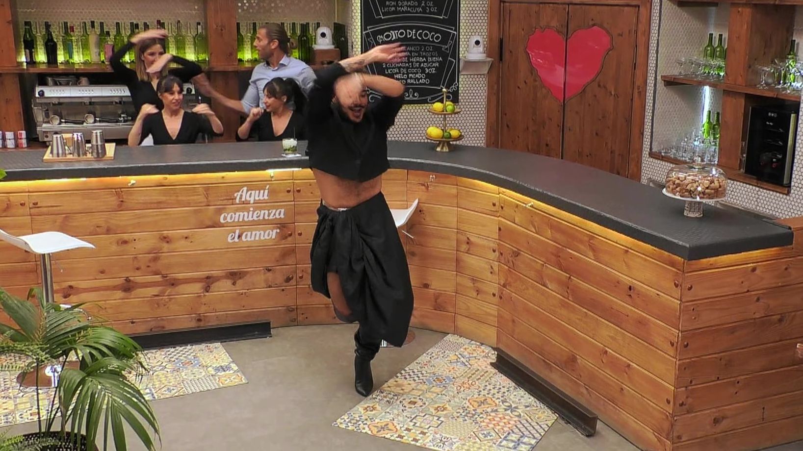 Erick se presenta haciendo ‘voguing’ y su cita alucina: “Ha sido demasiado para mí” Erick se presenta haciendo ‘voguing’ y su cita alucina: “Ha sido demasiado para mí”