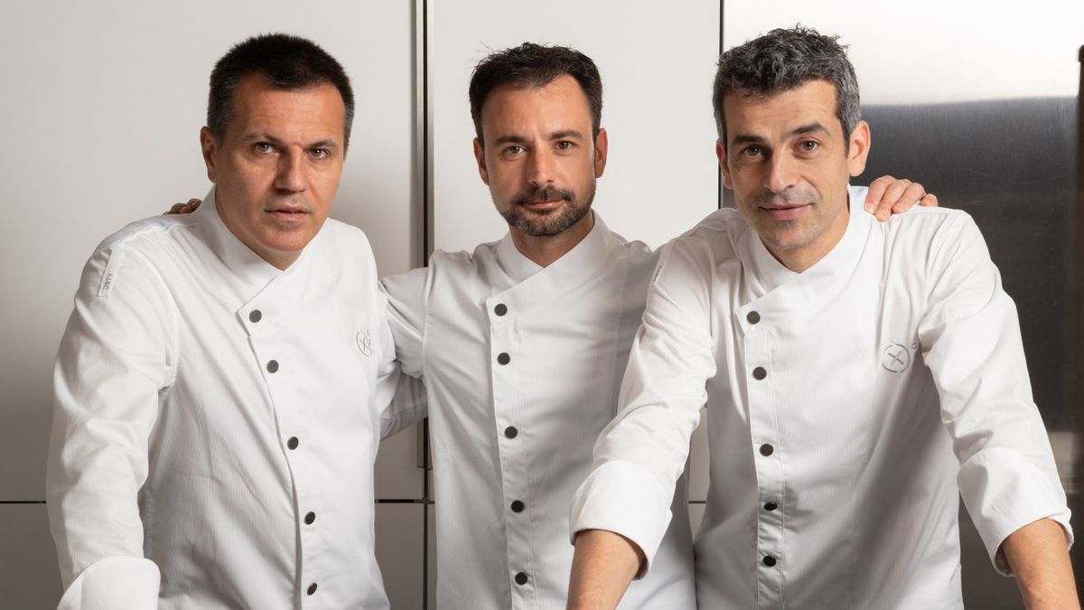 Los chefs Mateu Casañas, Oriol Castro y Eduard Xatruch, de Disfrutar