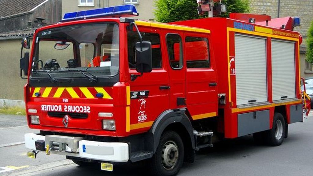 Tres empleados de un camping de Girona chocan contra un árbol, uno ha fallecido y dos resultan heridos