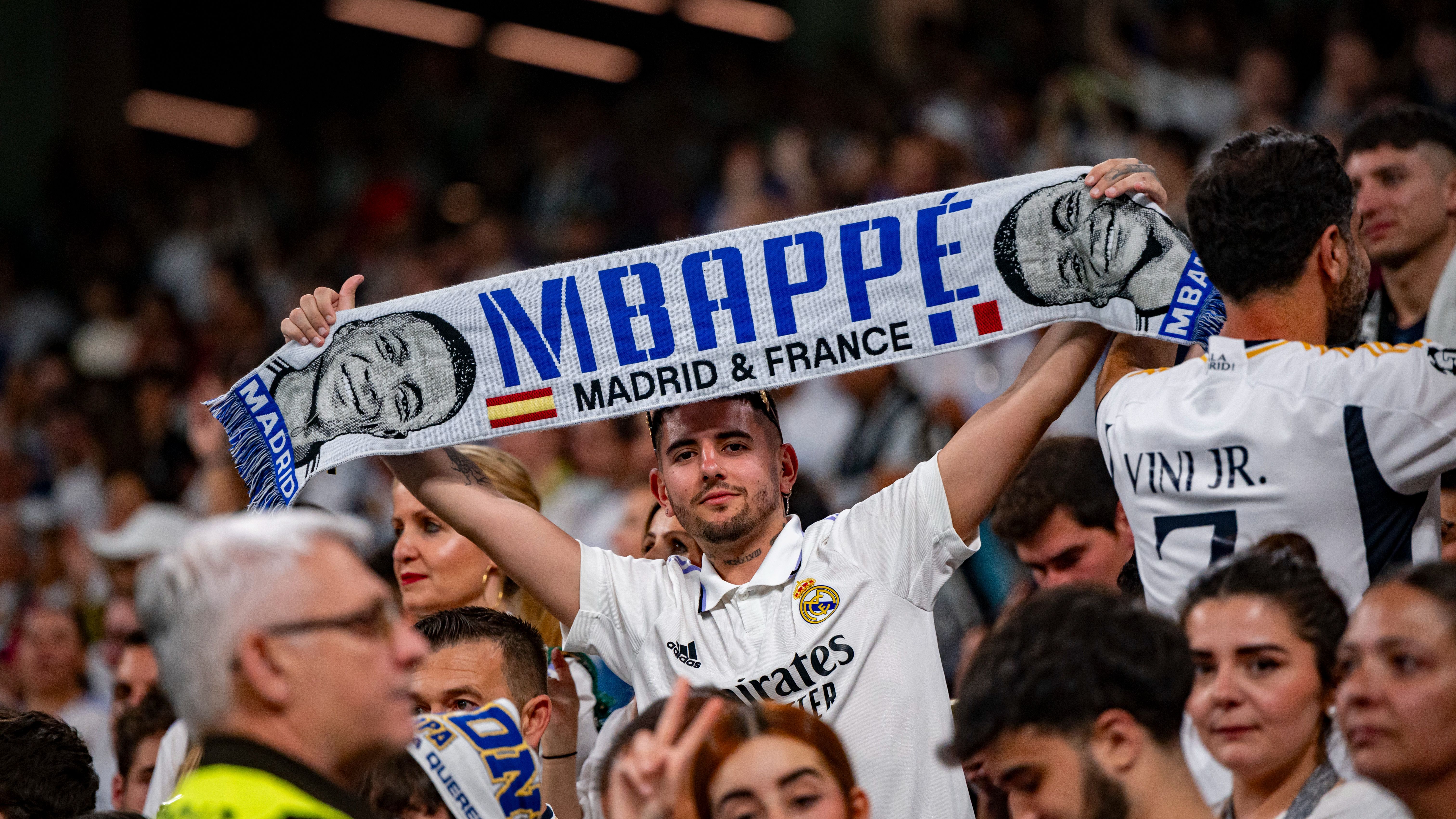 Un orgulloso aportante al salario de Kylian Mbappé.