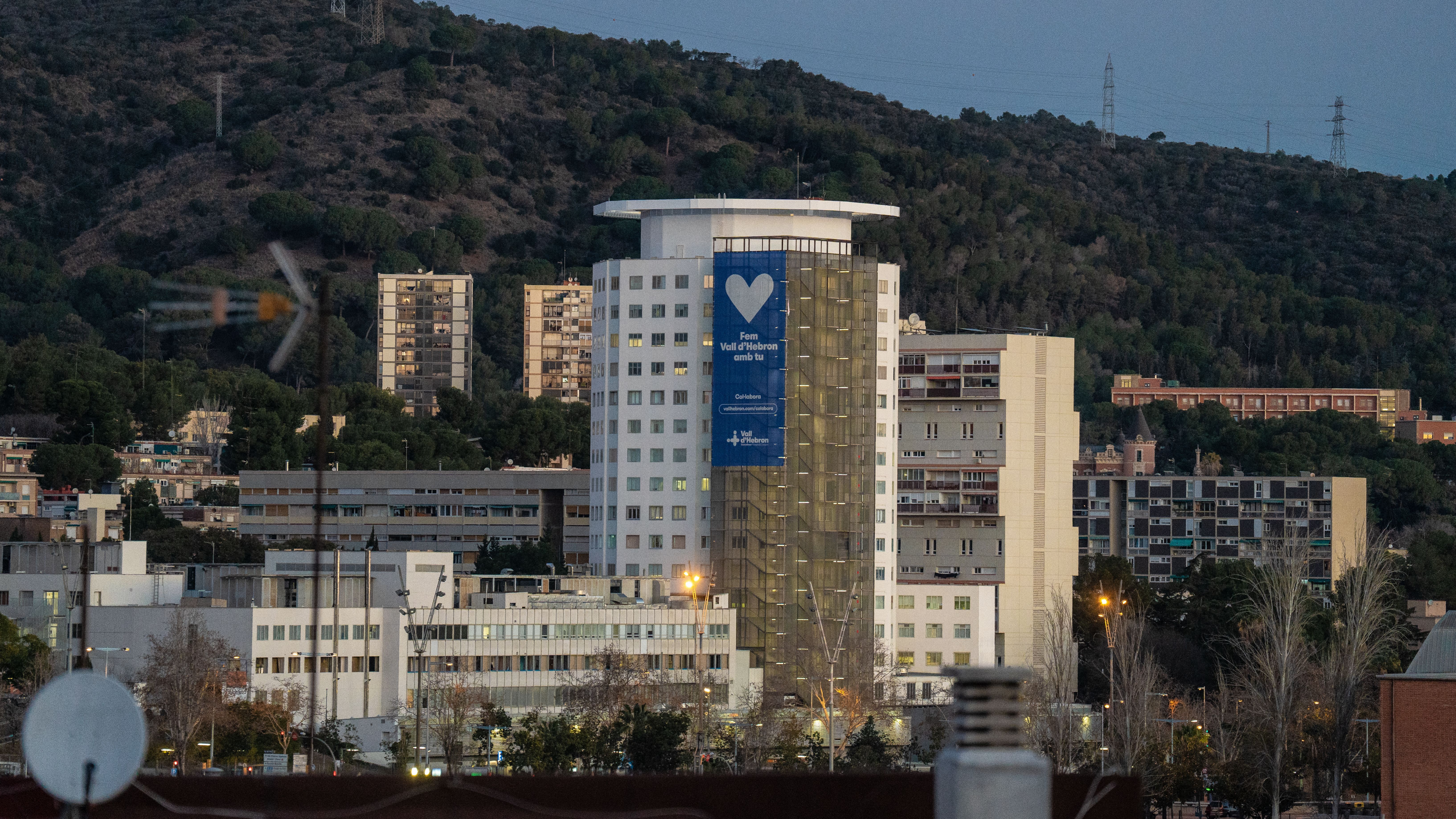Un verano "difícil" en el Hospital Vall d'Hebron: 300 camas cerradas y actividad quirúrgica reducida