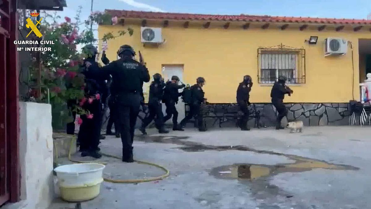 Agentes de la Guardia Civil durante un operativo contra una banda de ladrones