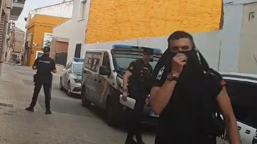 Así ha salido del juzgado Ismael, uno de los detenidos en Toledo tras el crimen de Borja Villacís