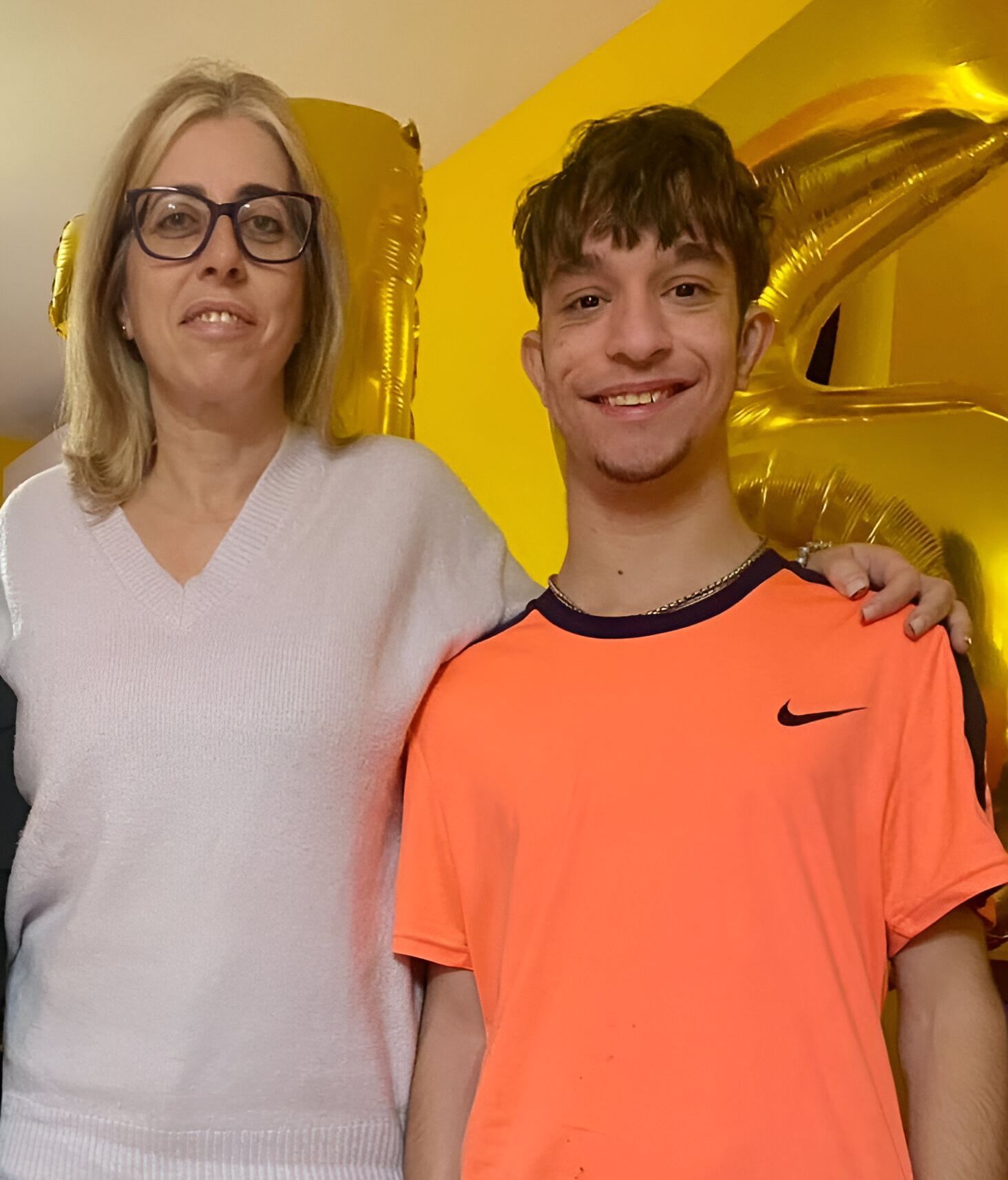 Hugo con su donante, su tía María Isabel