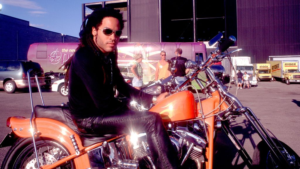 Lenny Kravitz en moto en una imagen de 1996