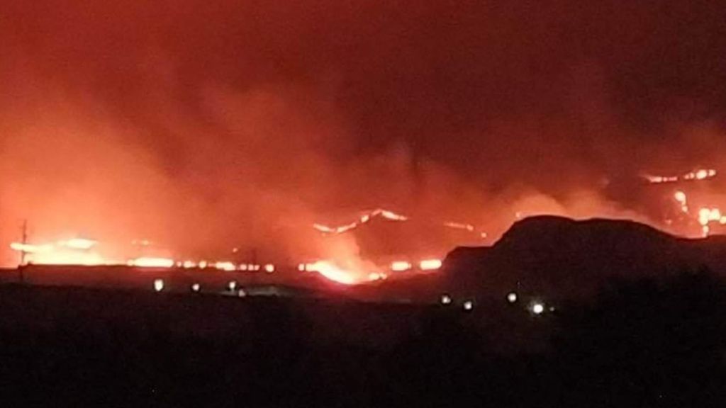 Llamas de un incendio en Níjar, Almería, declarado de madrugada