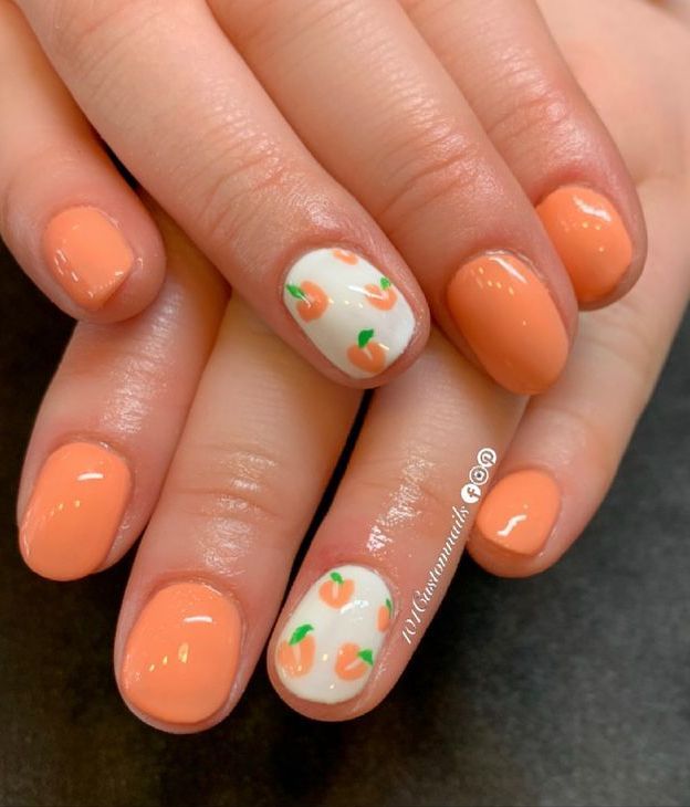 Manicura con melocotones