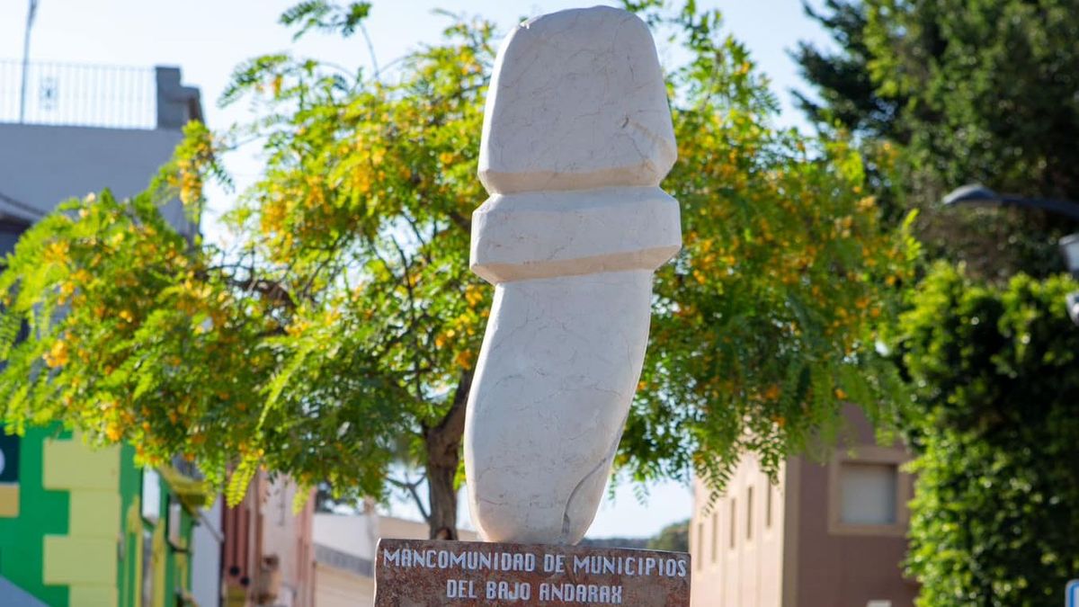 Monolito neoítico instalado en Rioja (Almería)