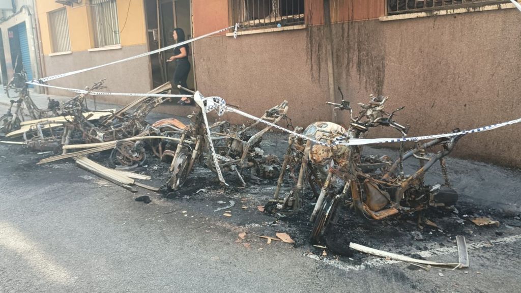 Motos quemadas en el incendio