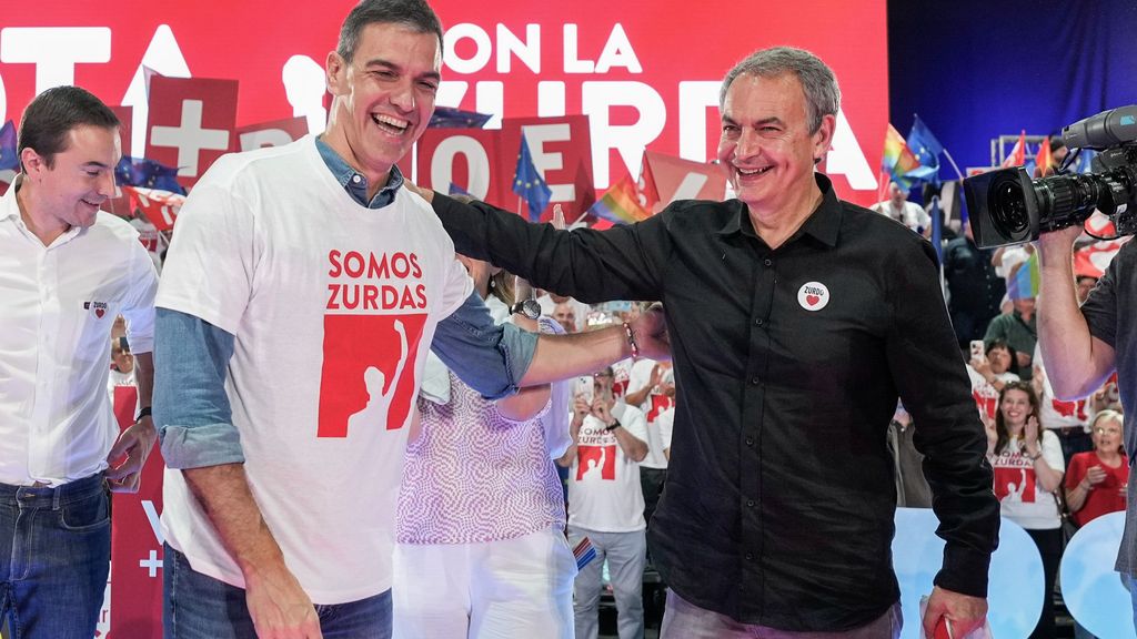 Pedro Sánchez y José Luis Rodríguez Zapatero en el mitin de cierre de campaña del PSOE