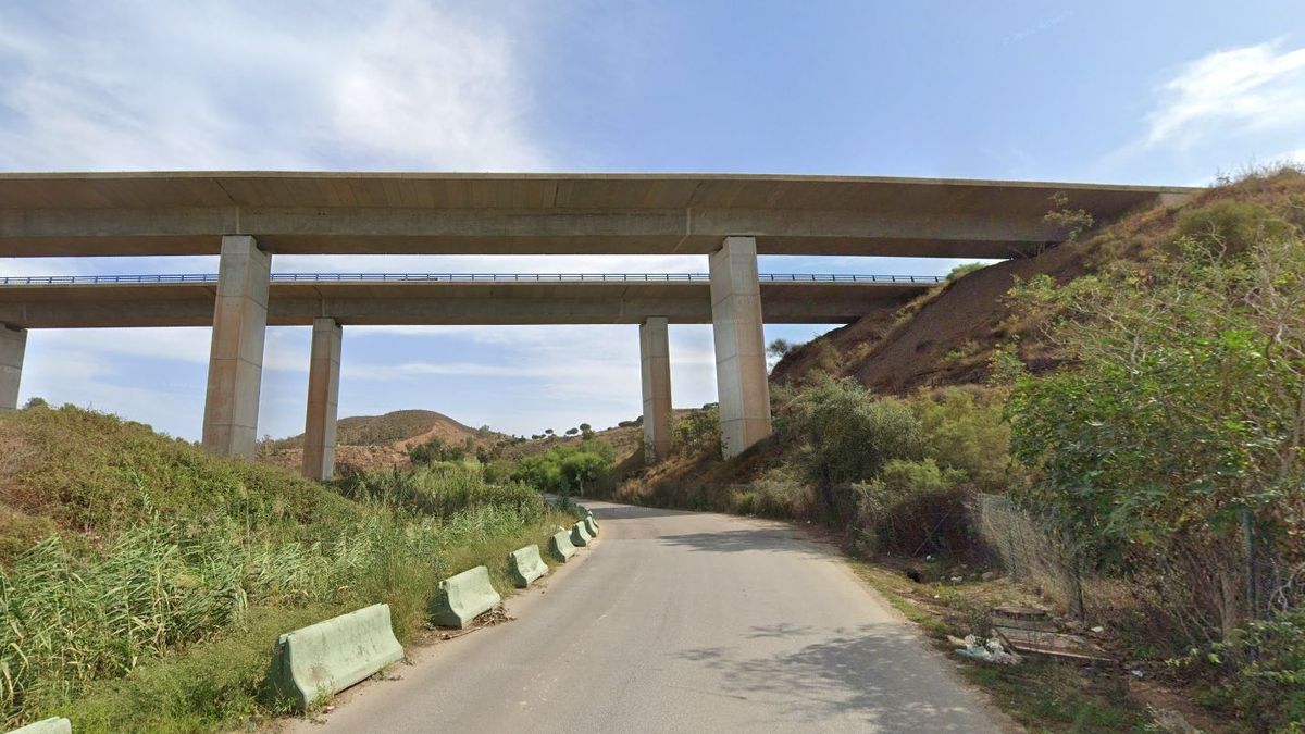 Puente por el que pasa la AP-7 por Mijas, en Málaga
