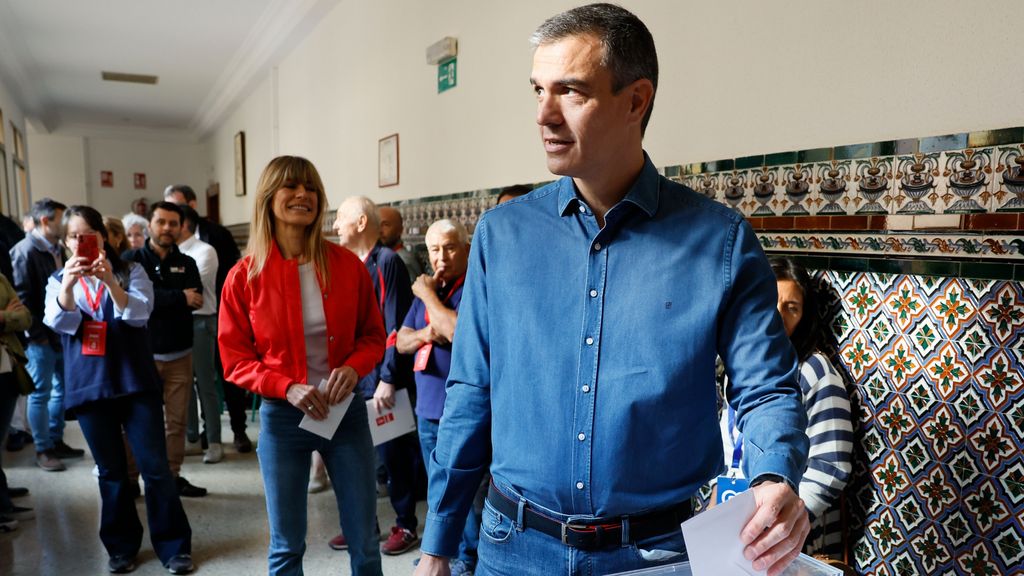 El presidente del Gobierno Pedro Sánchez vota en las elecciones europeas