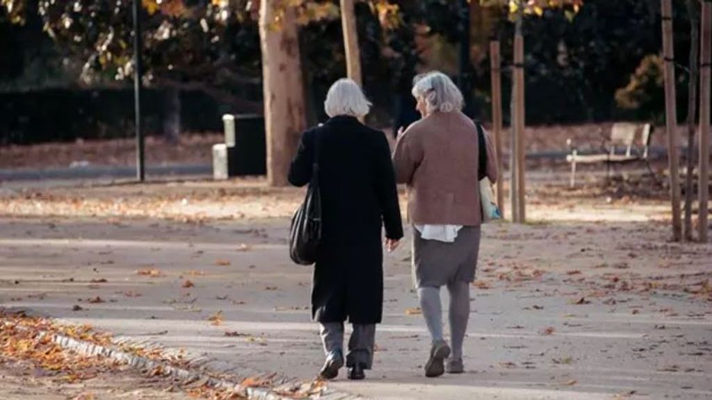 Las mujeres, más afectadas por los hombre por la soledad no deseada en España