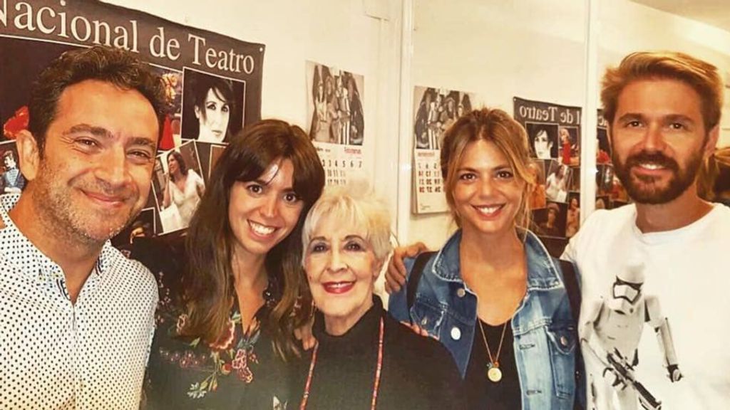 Carlota Velasco, su tía, su hermana y Óscar Castellanos