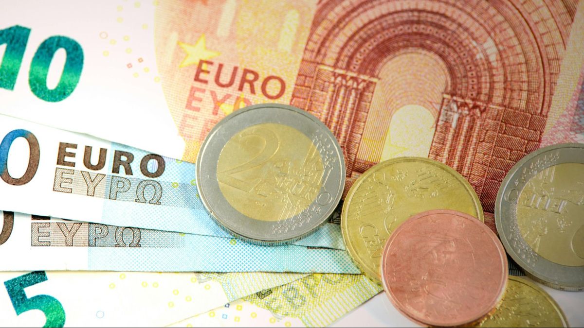 Euros en monedas y billetes
