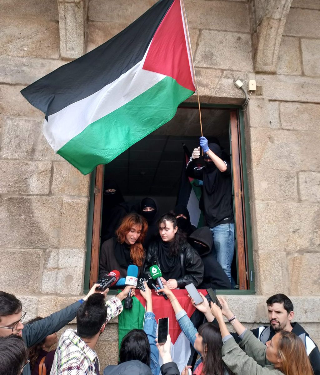 Miembros de la Asemblea aberta por Palestina durante la rueda de prensa convocada este martes