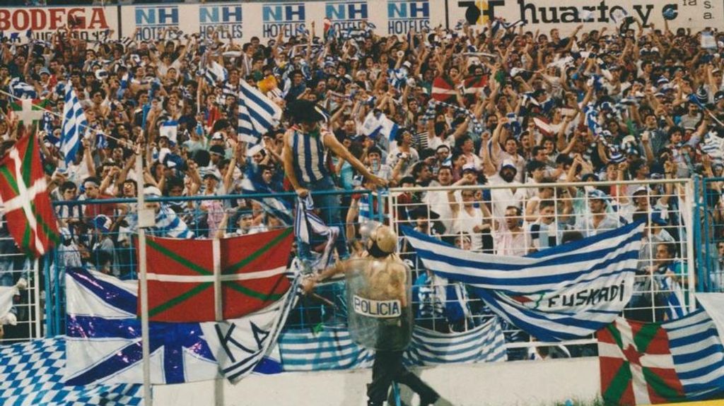 Peña Mujika, de la Real Sociedad, durante un partido en la década de los 80