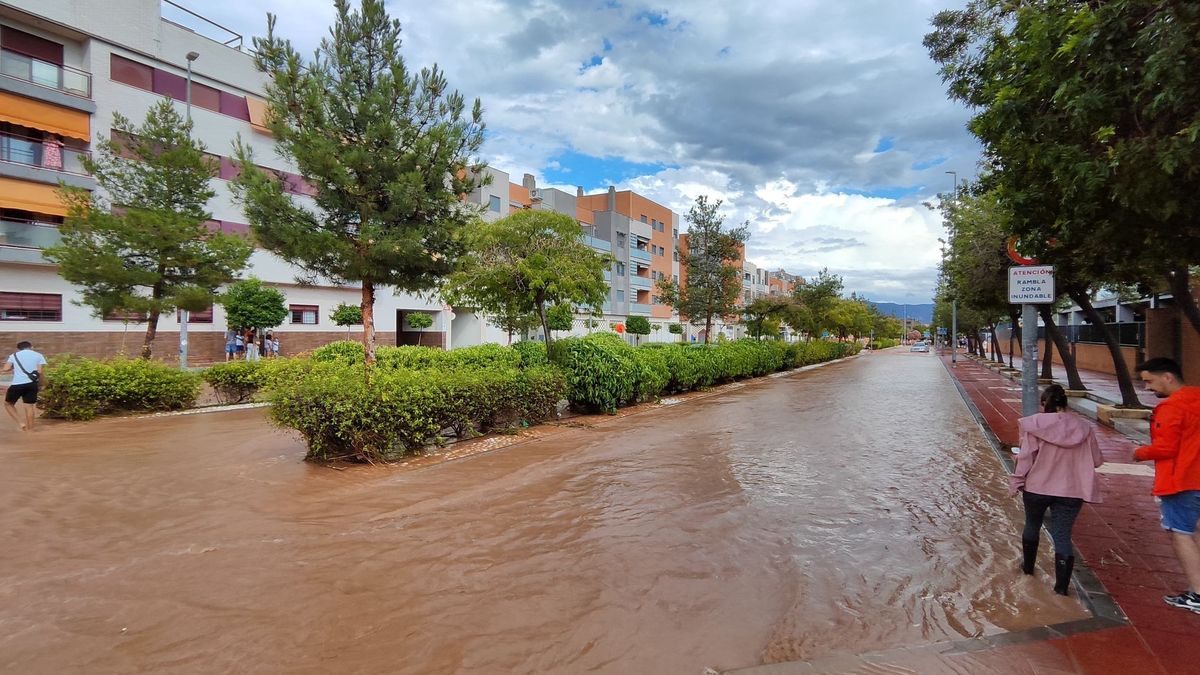 Caen más de 40 litros de agua por metro cuadrado en Murcia en 20 minutos