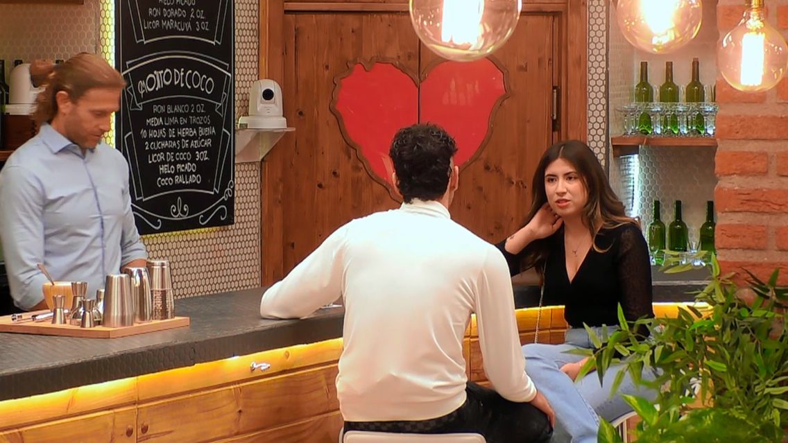 Fran y Laura durante su cita en 'First Dates'