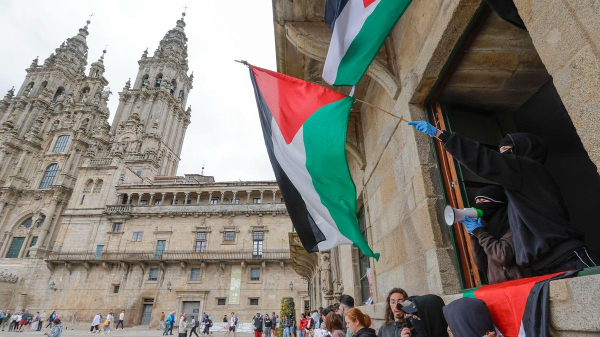 La Policía desaloja a los atrincherados en la Universidad de Santiago en las protestas por Palestina