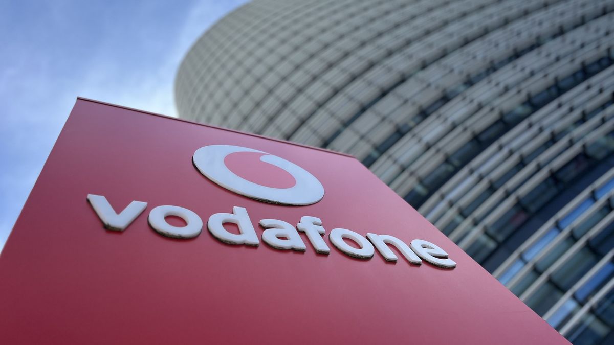 Logotipo de Vodafone en plena gestión de un ERE de Zegona