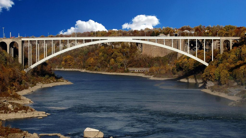 Puente sobre un río